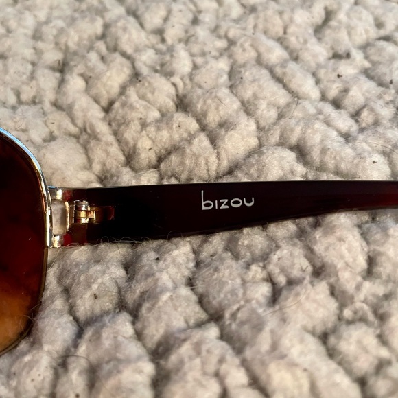 bizou Gold-Frame Aviator Sunglasses with Brown Gradient Lenses - Picture 3 of 3